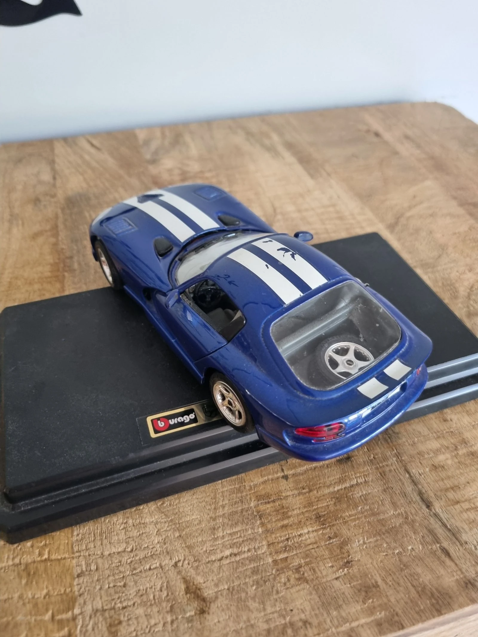 Miniatuur Dodge Viper GTS Coupé (1996) - Bburago (Blauw en Wit) – photo 12